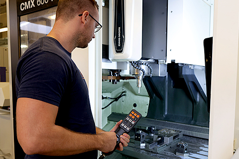  szerszámüzem,szerszámalkatrész,szerszámkészítő,szerszámkészítés,szerszámkarbantartó,szerszámkarbantartás,CNC marós,CNC vezérlésű marógép,oszlopos fúró,szalagfűrész,bakköszörű,CAM programozás,megmunkálógépek